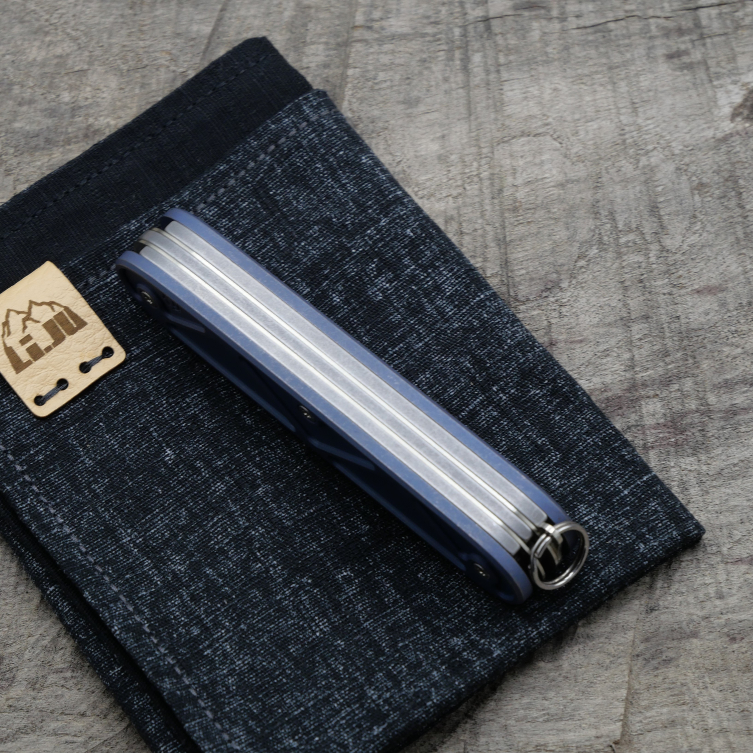 Li.JU MOD - TITAN - TRIANGLE - anodisiert used stonewashed - PIONEER-X - Titan Grade 5  (Ti 6AI 4V)  - 93mm